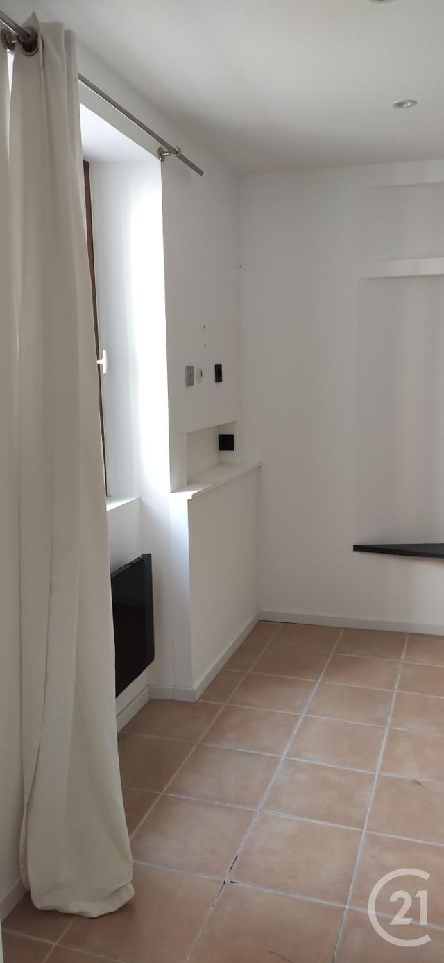 Appartement T1 à louer - 1 pièce - 28.0 m2 - TRETS - 13 - PROVENCE-ALPES-COTE-D-AZUR - Century 21 S.C.A Immobilier