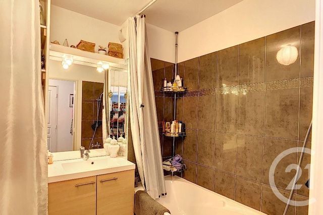 Appartement T3 à vendre - 3 pièces - 54.4 m2 - TRETS - 13 - PROVENCE-ALPES-COTE-D-AZUR - Century 21 S.C.A Immobilier