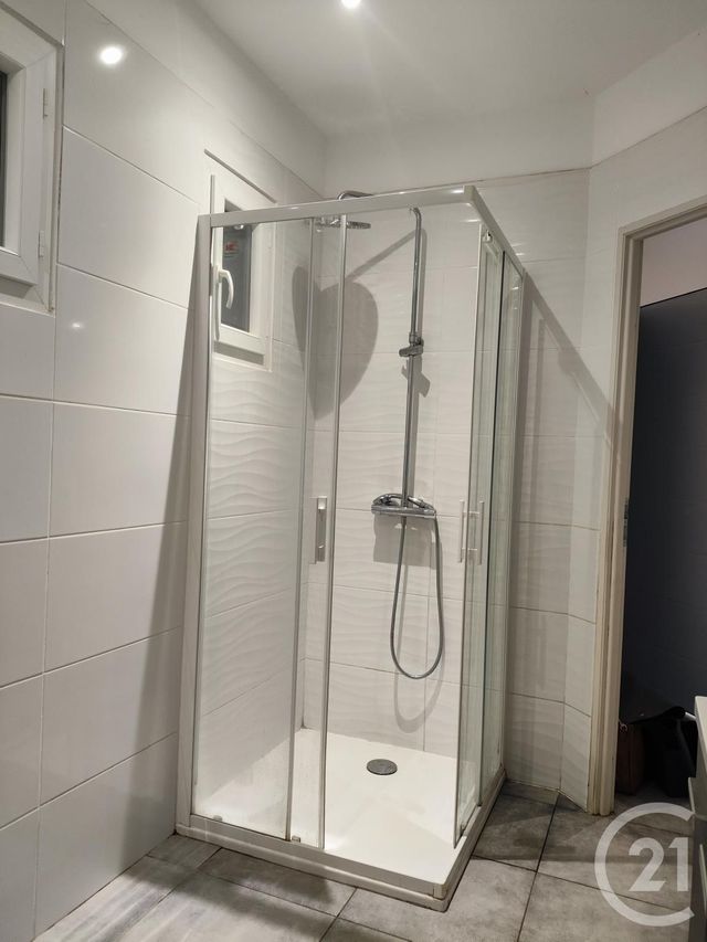 maison à louer - 4 pièces - 125.0 m2 - PUYLOUBIER - 13 - PROVENCE-ALPES-COTE-D-AZUR - Century 21 S.C.A Immobilier