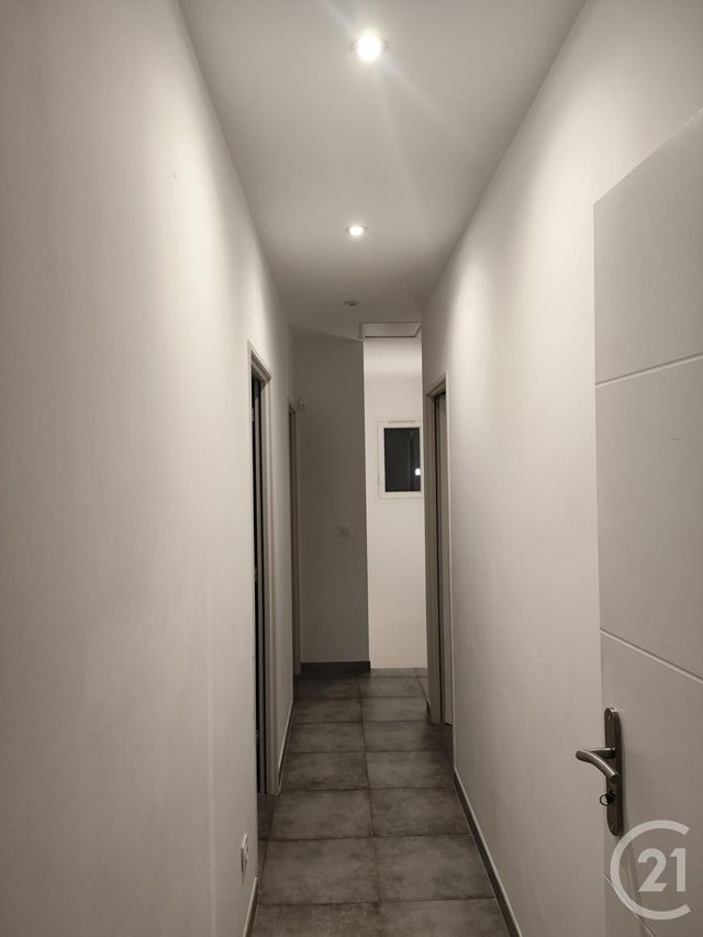 maison à louer - 4 pièces - 125.0 m2 - PUYLOUBIER - 13 - PROVENCE-ALPES-COTE-D-AZUR - Century 21 S.C.A Immobilier