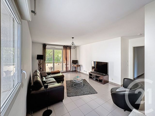 Afficher la photo en grand Appartement T3 à vendre - 3 pièces - 69.2 m2 - GARDANNE - 13 - PROVENCE-ALPES-COTE-D-AZUR - Century 21 S.C.A Immobilier