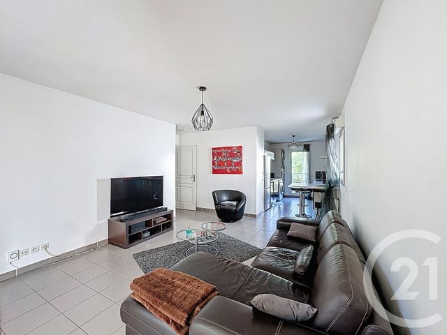 Afficher la photo en grand Appartement T3 à vendre - 3 pièces - 69.2 m2 - GARDANNE - 13 - PROVENCE-ALPES-COTE-D-AZUR - Century 21 S.C.A Immobilier