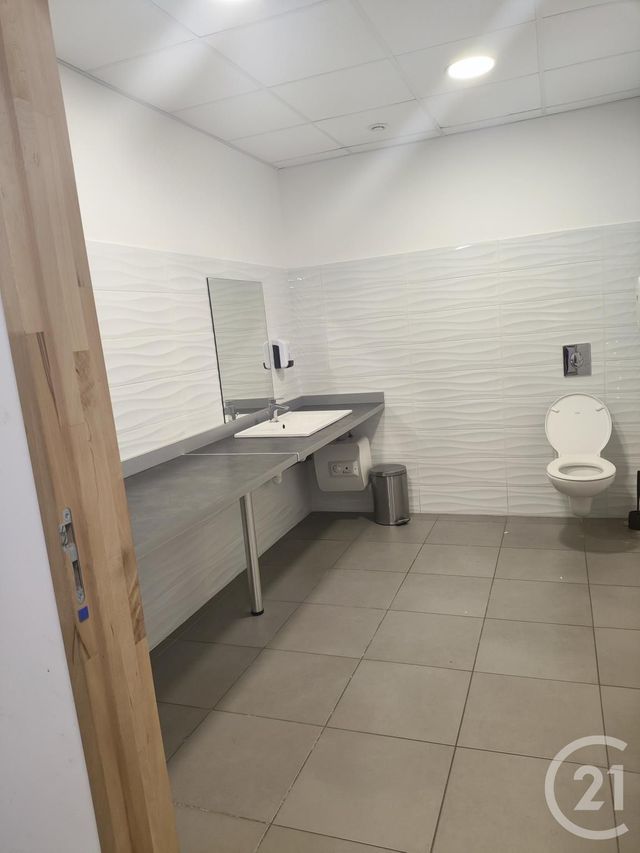 commerce à louer - 41.0 m2 - POURRIERES - 83 - PROVENCE-ALPES-COTE-D-AZUR - Century 21 S.C.A Immobilier