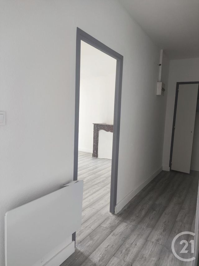 Appartement à louer - 2 pièces - 58.41 m2 - TRETS - 13 - PROVENCE-ALPES-COTE-D-AZUR - Century 21 S.C.A Immobilier