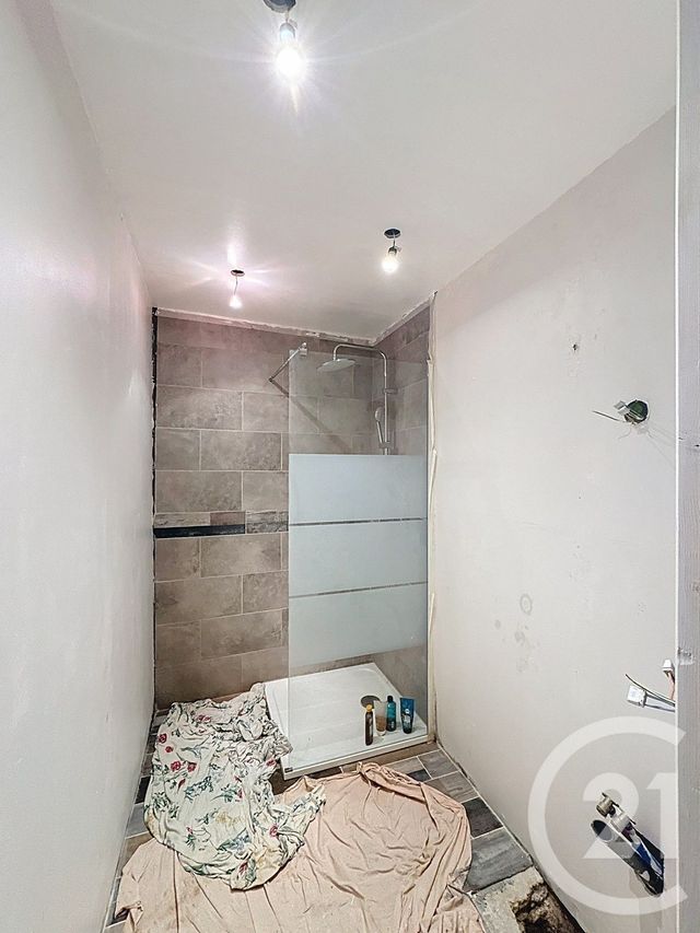 Appartement T3 à vendre - 3 pièces - 74.0 m2 - TRETS - 13 - PROVENCE-ALPES-COTE-D-AZUR - Century 21 S.C.A Immobilier