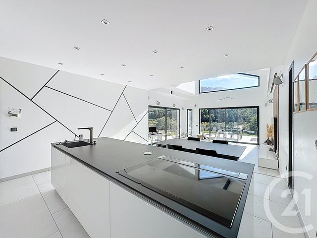 maison à vendre - 5 pièces - 174.0 m2 - VAUVENARGUES - 13 - PROVENCE-ALPES-COTE-D-AZUR - Century 21 S.C.A Immobilier