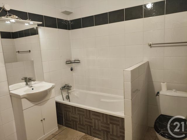 Appartement à louer - 3 pièces - 56.0 m2 - TRETS - 13 - PROVENCE-ALPES-COTE-D-AZUR - Century 21 S.C.A Immobilier