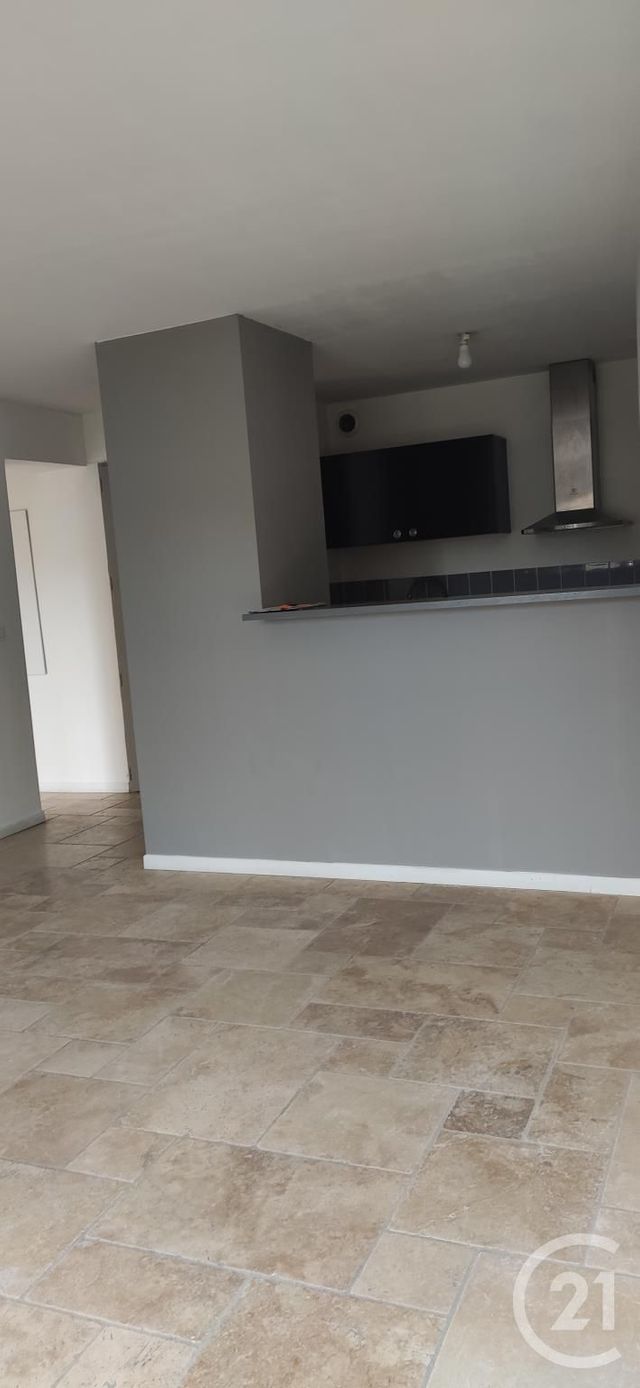 Appartement à louer - 3 pièces - 56.0 m2 - TRETS - 13 - PROVENCE-ALPES-COTE-D-AZUR - Century 21 S.C.A Immobilier