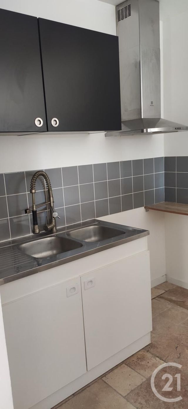 Appartement à louer - 3 pièces - 56.0 m2 - TRETS - 13 - PROVENCE-ALPES-COTE-D-AZUR - Century 21 S.C.A Immobilier