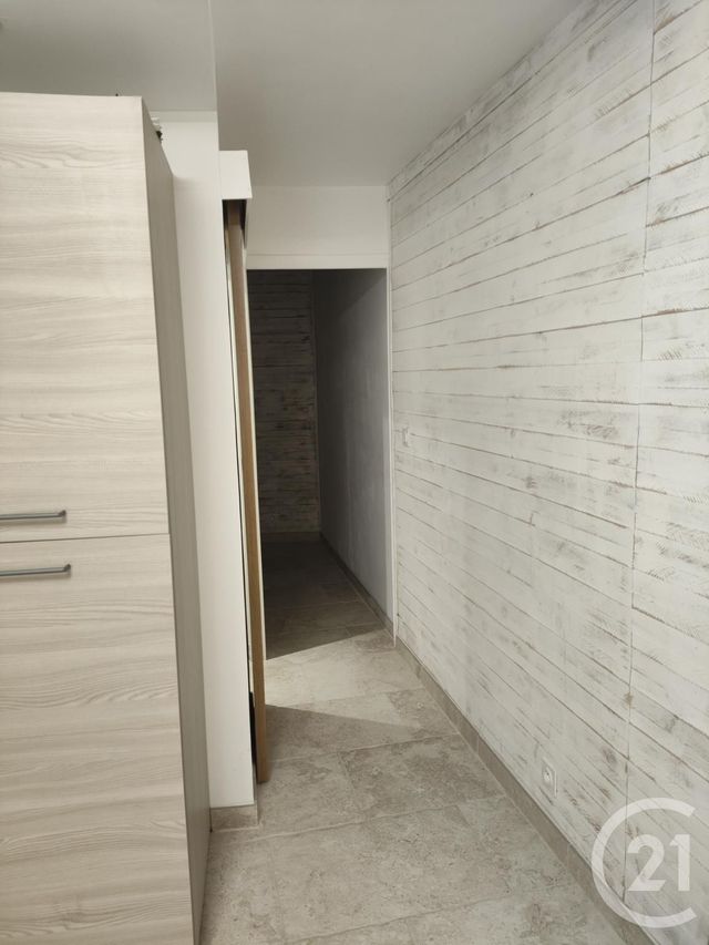 Appartement à louer - 2 pièces - 28.25 m2 - TRETS - 13 - PROVENCE-ALPES-COTE-D-AZUR - Century 21 S.C.A Immobilier