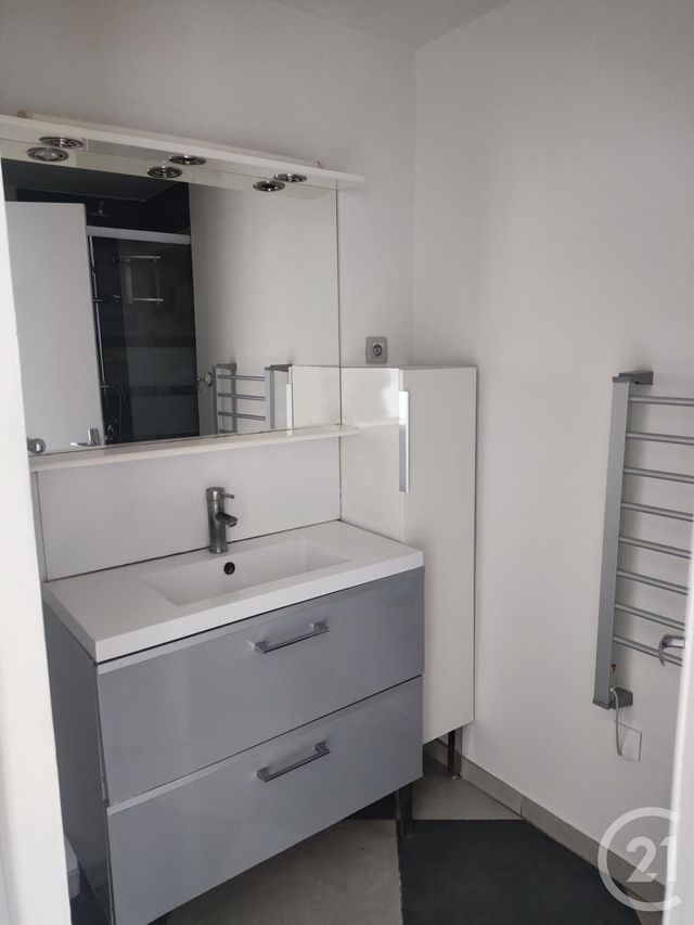 Appartement à louer - 3 pièces - 87.89 m2 - TRETS - 13 - PROVENCE-ALPES-COTE-D-AZUR - Century 21 S.C.A Immobilier