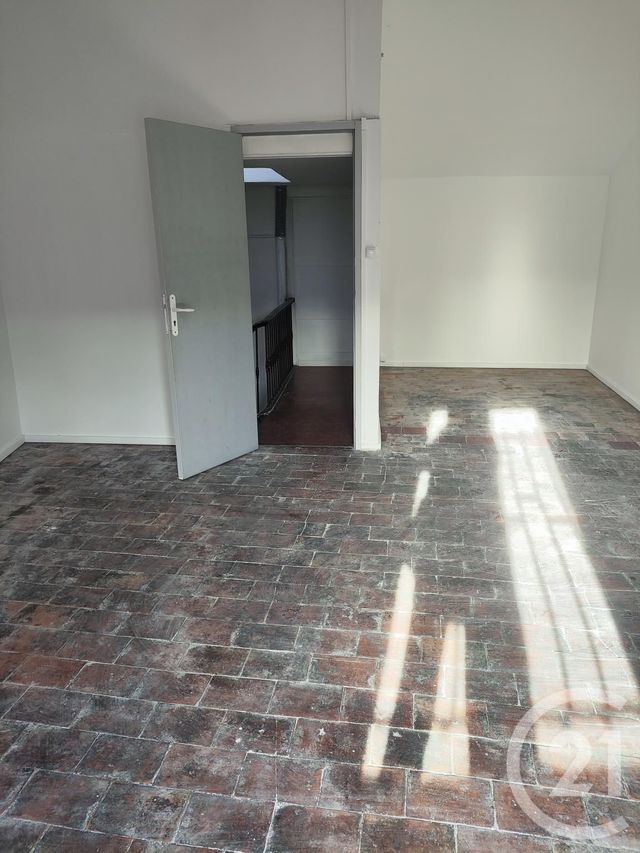 Appartement à louer - 3 pièces - 87.89 m2 - TRETS - 13 - PROVENCE-ALPES-COTE-D-AZUR - Century 21 S.C.A Immobilier