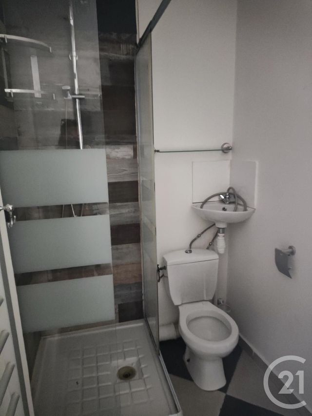 Appartement à louer - 3 pièces - 87.89 m2 - TRETS - 13 - PROVENCE-ALPES-COTE-D-AZUR - Century 21 S.C.A Immobilier