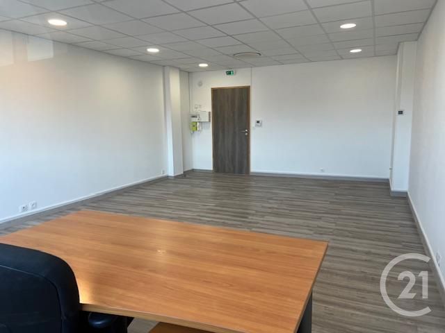 Appartement Local à louer - 1 pièce - 41.0 m2 - POURRIERES - 83 - PROVENCE-ALPES-COTE-D-AZUR - Century 21 S.C.A Immobilier