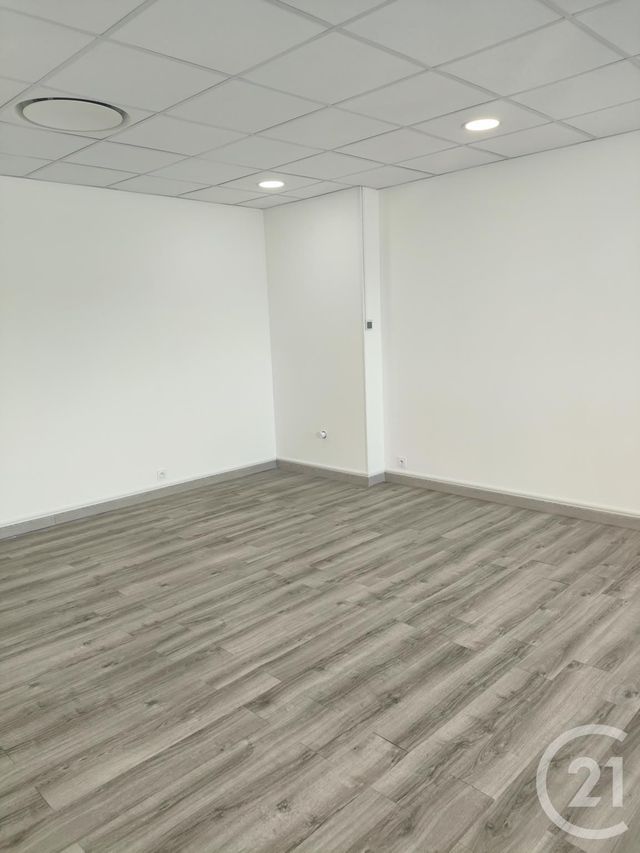 Appartement Local à louer - 1 pièce - 41.0 m2 - POURRIERES - 83 - PROVENCE-ALPES-COTE-D-AZUR - Century 21 S.C.A Immobilier