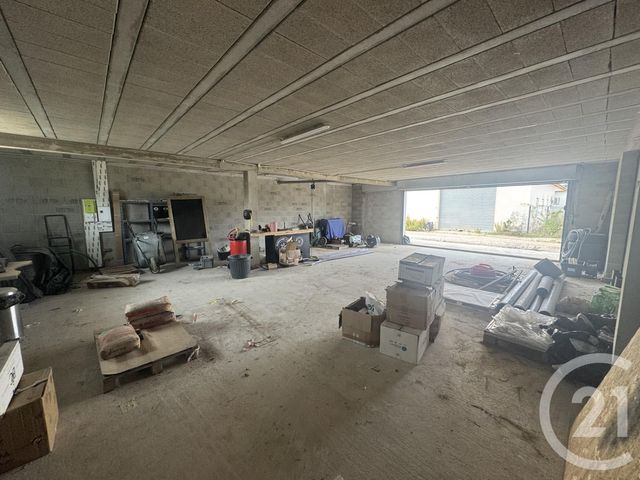 Appartement Local à louer - 1 pièce - 103.0 m2 - POURRIERES - 83 - PROVENCE-ALPES-COTE-D-AZUR - Century 21 S.C.A Immobilier