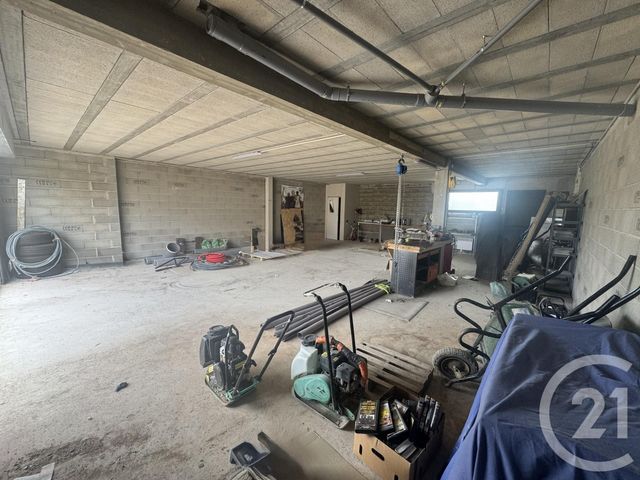 Appartement Local à louer - 1 pièce - 103.0 m2 - POURRIERES - 83 - PROVENCE-ALPES-COTE-D-AZUR - Century 21 S.C.A Immobilier