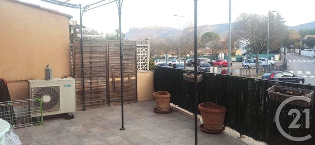 Appartement à louer - 3 pièces - 49.75 m2 - TRETS - 13 - PROVENCE-ALPES-COTE-D-AZUR - Century 21 S.C.A Immobilier