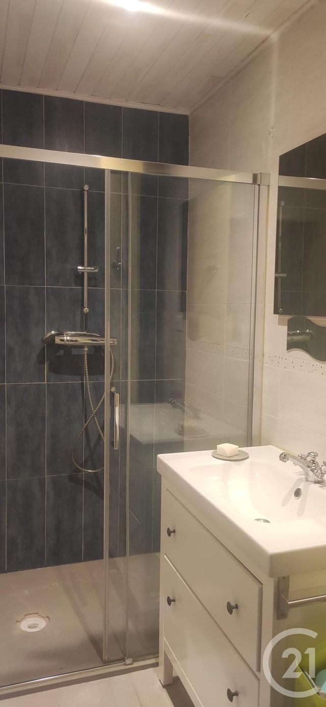 Appartement à louer - 3 pièces - 49.75 m2 - TRETS - 13 - PROVENCE-ALPES-COTE-D-AZUR - Century 21 S.C.A Immobilier