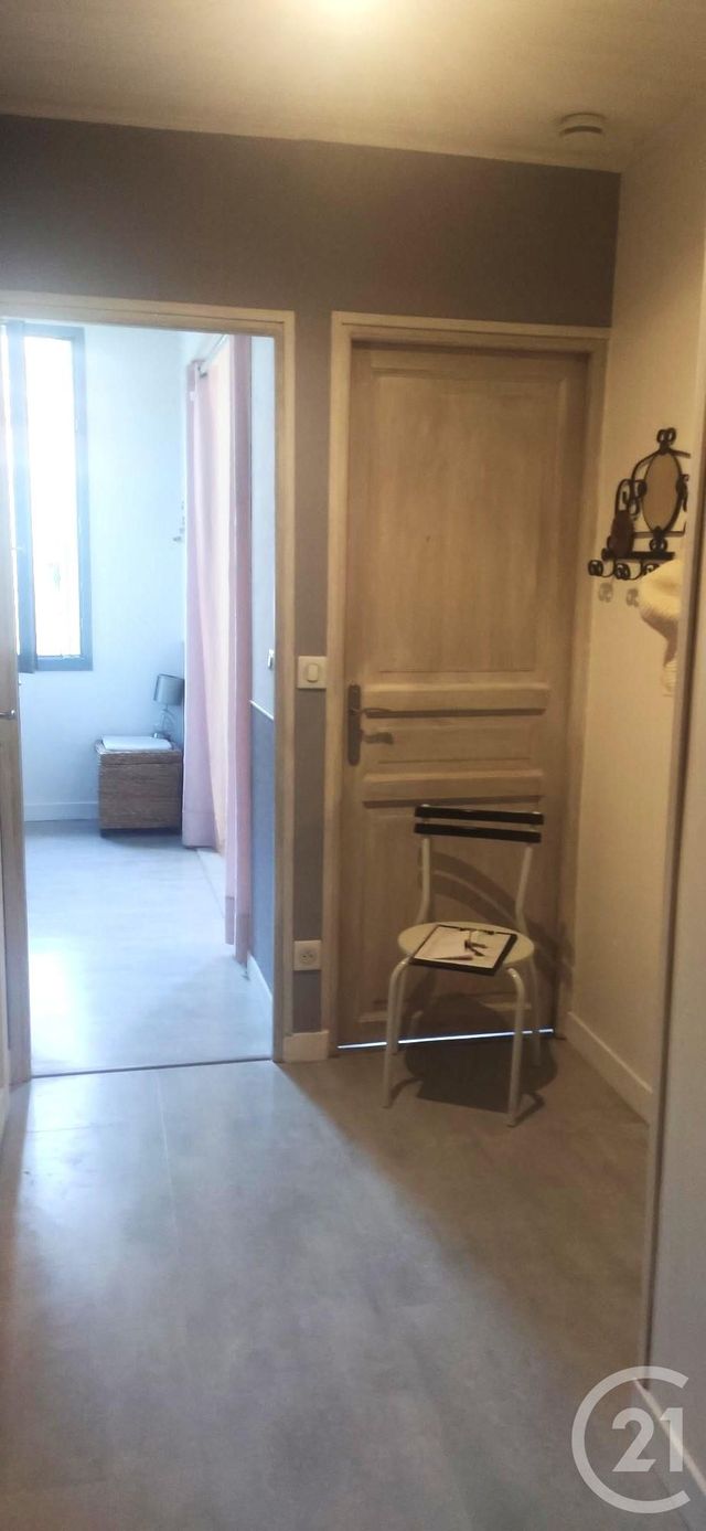 Appartement à louer - 3 pièces - 49.75 m2 - TRETS - 13 - PROVENCE-ALPES-COTE-D-AZUR - Century 21 S.C.A Immobilier