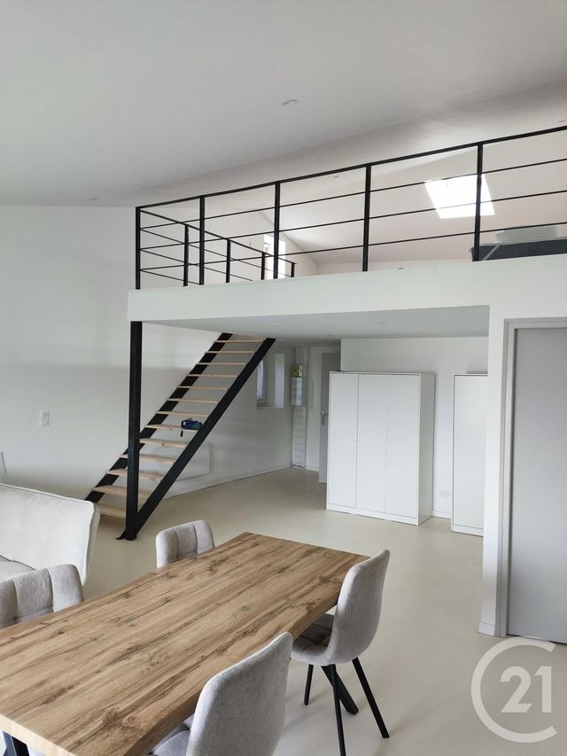 Appartement T1 à louer - 1 pièce - 48.2 m2 - TRETS - 13 - PROVENCE-ALPES-COTE-D-AZUR - Century 21 S.C.A Immobilier