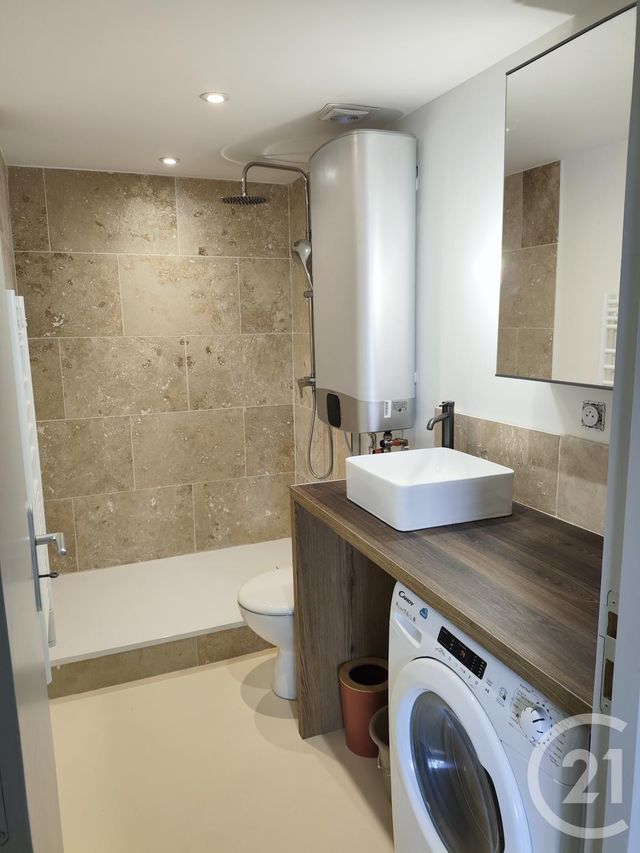 Appartement T1 à louer - 1 pièce - 48.2 m2 - TRETS - 13 - PROVENCE-ALPES-COTE-D-AZUR - Century 21 S.C.A Immobilier