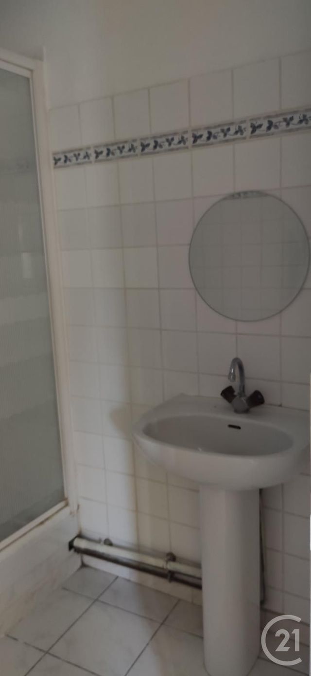 Appartement F3 à louer - 3 pièces - 65.17 m2 - TRETS - 13 - PROVENCE-ALPES-COTE-D-AZUR - Century 21 S.C.A Immobilier