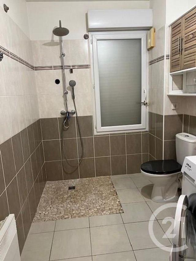 Appartement à louer - 3 pièces - 54.93 m2 - BRIGNOLES - 83 - PROVENCE-ALPES-COTE-D-AZUR - Century 21 S.C.A Immobilier