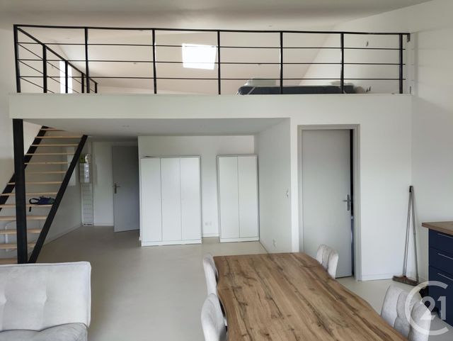 Appartement T1 à louer - 1 pièce - 48.2 m2 - TRETS - 13 - PROVENCE-ALPES-COTE-D-AZUR - Century 21 S.C.A Immobilier
