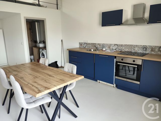 Appartement T1 à louer - 1 pièce - 48.2 m2 - TRETS - 13 - PROVENCE-ALPES-COTE-D-AZUR - Century 21 S.C.A Immobilier