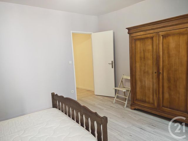 Appartement T3 à louer - 3 pièces - 74.0 m2 - TRETS - 13 - PROVENCE-ALPES-COTE-D-AZUR - Century 21 S.C.A Immobilier