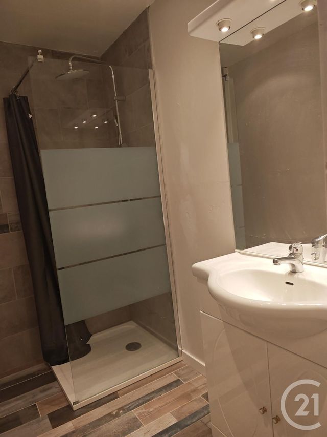 Appartement T3 à louer - 3 pièces - 74.0 m2 - TRETS - 13 - PROVENCE-ALPES-COTE-D-AZUR - Century 21 S.C.A Immobilier