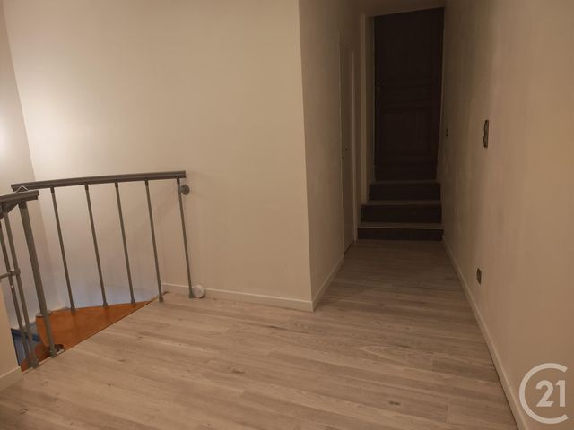 Appartement T3 à louer - 3 pièces - 74.0 m2 - TRETS - 13 - PROVENCE-ALPES-COTE-D-AZUR - Century 21 S.C.A Immobilier