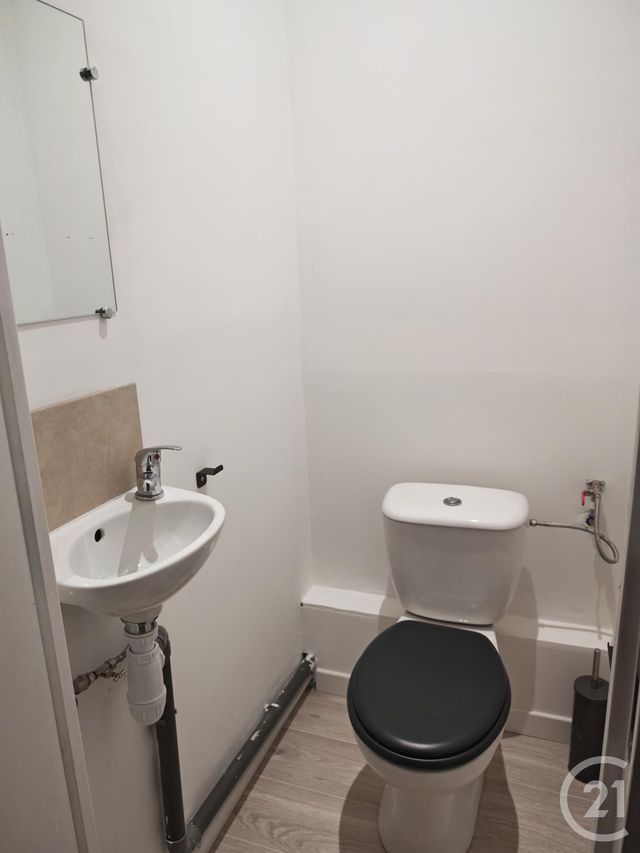 Appartement T3 à louer - 3 pièces - 74.0 m2 - TRETS - 13 - PROVENCE-ALPES-COTE-D-AZUR - Century 21 S.C.A Immobilier