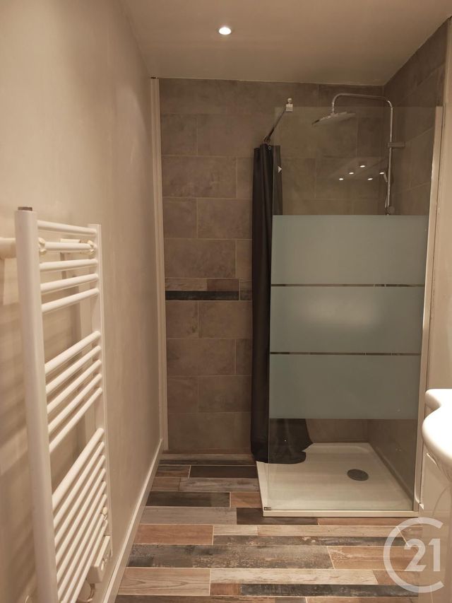 Appartement T3 à louer - 3 pièces - 74.0 m2 - TRETS - 13 - PROVENCE-ALPES-COTE-D-AZUR - Century 21 S.C.A Immobilier