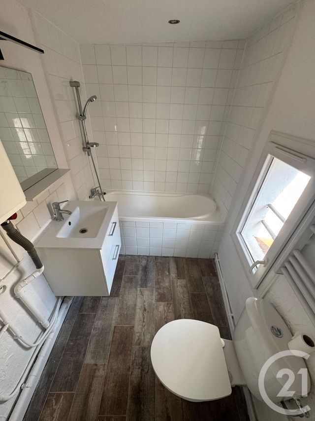 Appartement à louer - 2 pièces - 32.15 m2 - BARJOLS - 83 - PROVENCE-ALPES-COTE-D-AZUR - Century 21 S.C.A Immobilier