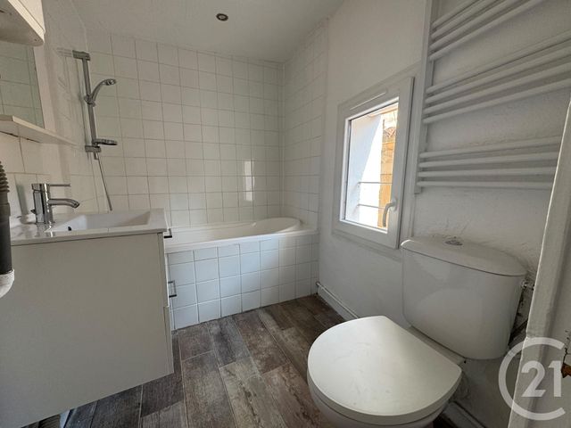 Appartement à louer - 2 pièces - 32.15 m2 - BARJOLS - 83 - PROVENCE-ALPES-COTE-D-AZUR - Century 21 S.C.A Immobilier