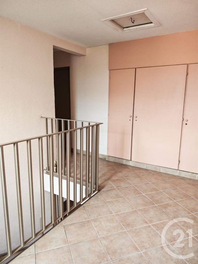 Appartement à louer - 2 pièces - 46.81 m2 - TRETS - 13 - PROVENCE-ALPES-COTE-D-AZUR - Century 21 S.C.A Immobilier
