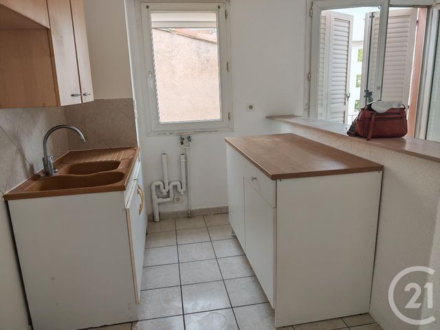 Appartement à louer - 2 pièces - 46.81 m2 - TRETS - 13 - PROVENCE-ALPES-COTE-D-AZUR - Century 21 S.C.A Immobilier