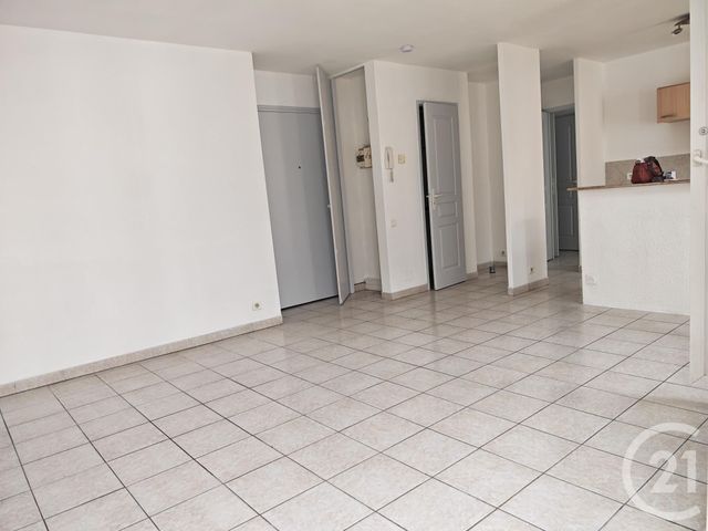 Appartement à louer - 2 pièces - 46.81 m2 - TRETS - 13 - PROVENCE-ALPES-COTE-D-AZUR - Century 21 S.C.A Immobilier