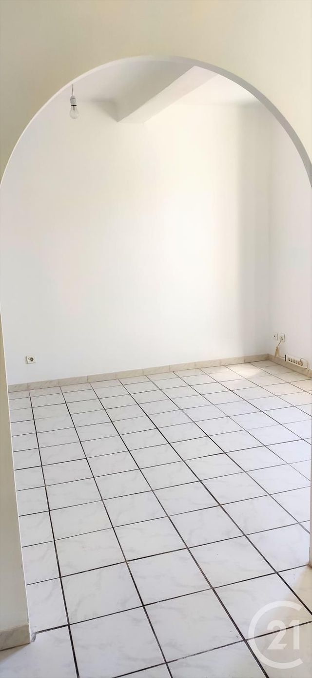 Appartement F3 à louer - 3 pièces - 65.17 m2 - TRETS - 13 - PROVENCE-ALPES-COTE-D-AZUR - Century 21 S.C.A Immobilier
