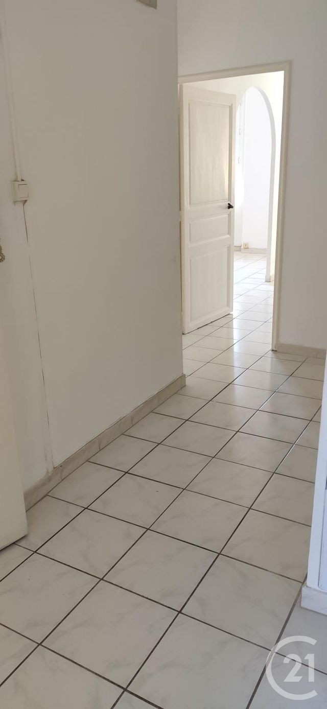 Appartement F3 à louer - 3 pièces - 65.17 m2 - TRETS - 13 - PROVENCE-ALPES-COTE-D-AZUR - Century 21 S.C.A Immobilier